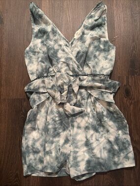 entro Green and White Tie-Dye V-Neck Romper